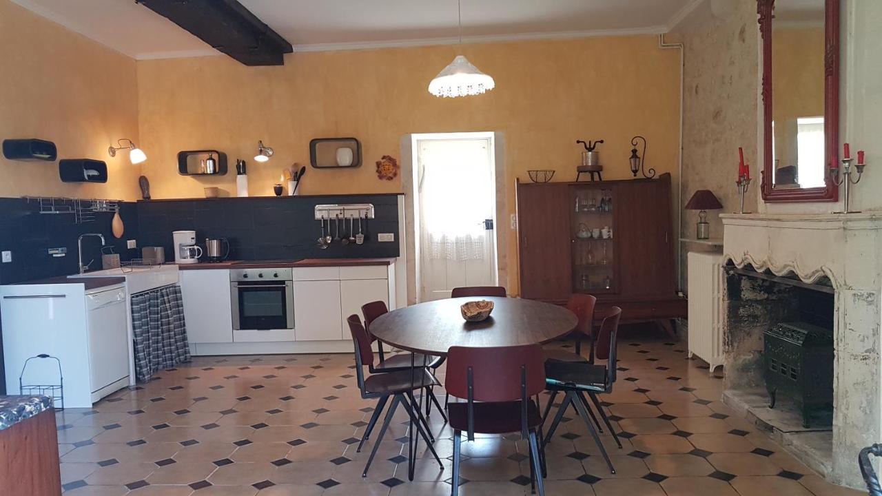 Gite Du Chateau De Pernan Avy Экстерьер фото